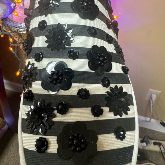 Kate Spade authentic low rise sneaker. In mint condition size 9.5 looking good. - Picture 8 of 8